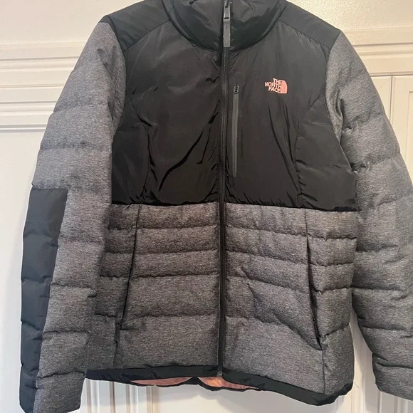 The North Face Black and Gray Puffer Jacket - Picture 7 of 10